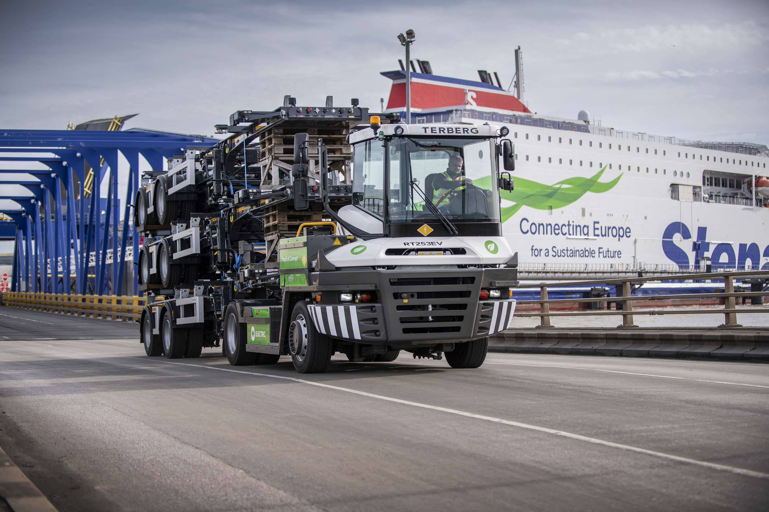 RT253EV RoRo Tractor on tour in the UK